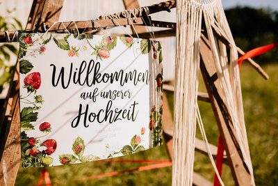 Karten auf dem Hochzeitstisch